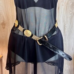 Vintage Women's M/L Black and Gold Lions Head Faux Leather Belt 80s 90s